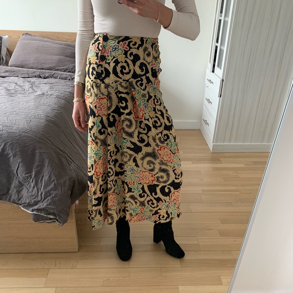 Vintage Patterned and Pleated Skirt